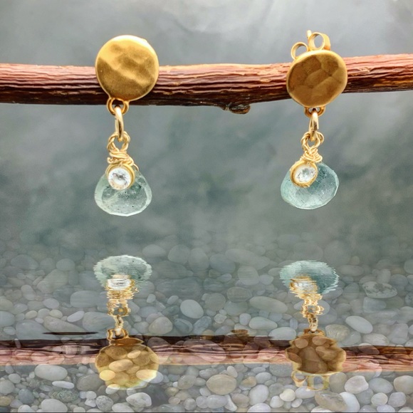 Matana moss Aquamarine gold posts dangle earrings - Picture 3 of 6